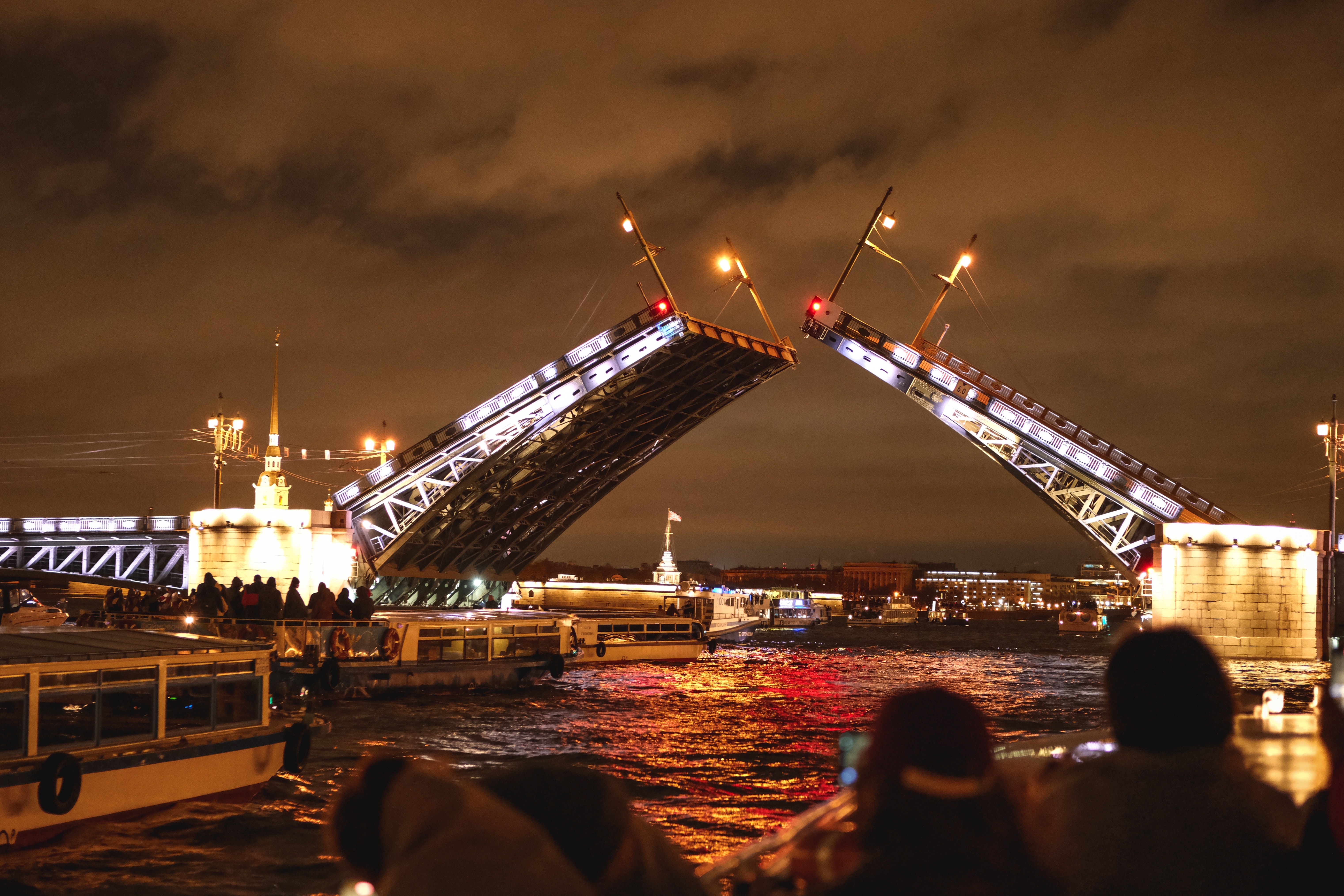 Петербург вошел в топ-3 туристических направлений для путешествий 4-6 ноября
